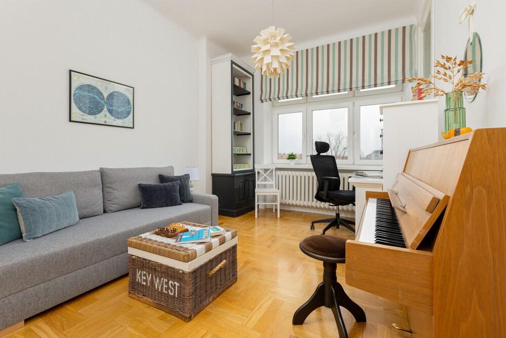 Warsaw Grójecka by Renters Prestige