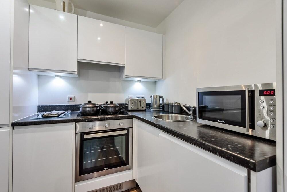 Contemporary Apartment - Liverpool