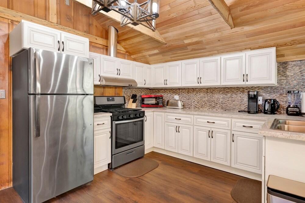 2131-eureka Escape 2 Bedroom Chalet by Redawning