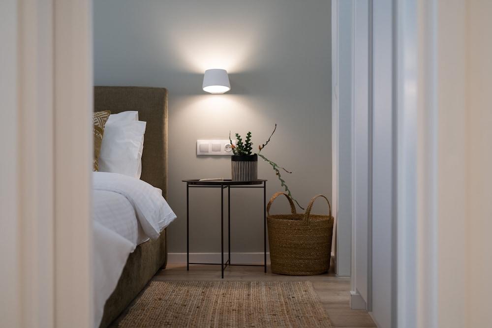 Unique 2bdr aprtm - steps to Plaka