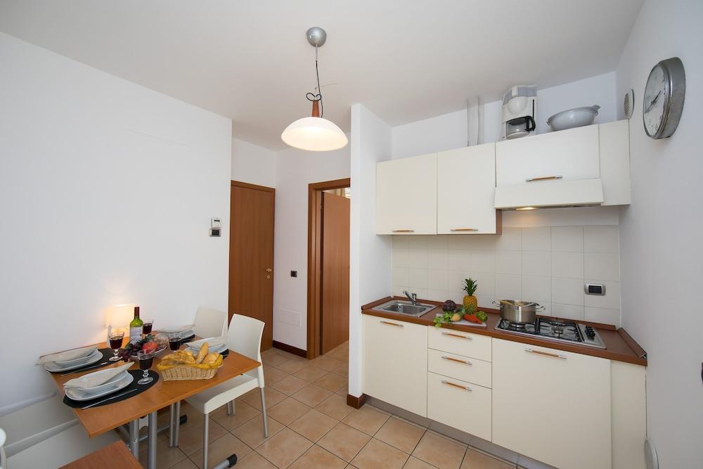 Porto Letizia Begonia 6