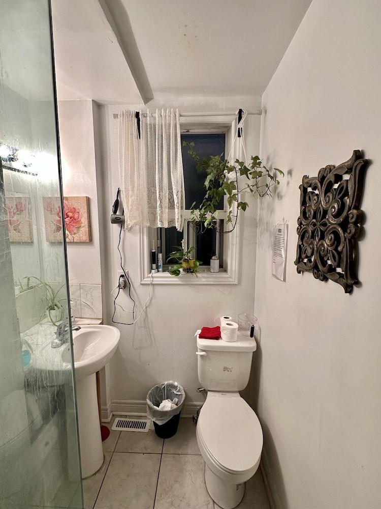 Toronto Furnished Rooms