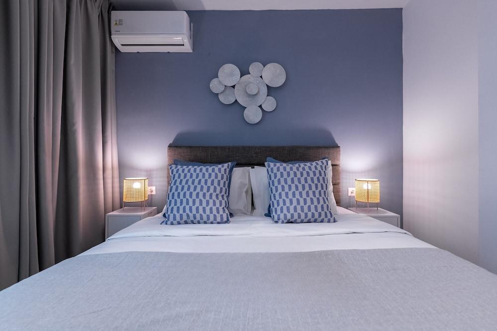 Phaedrus Living Downtown Flat Acropolis