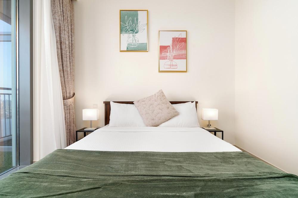 LuxBnB Creek Rise Tower Harbor Views