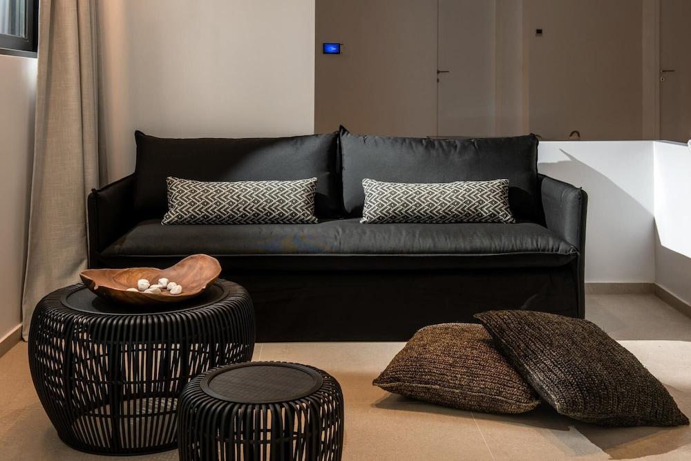 Made By The Sea Villas 8 Bdrm