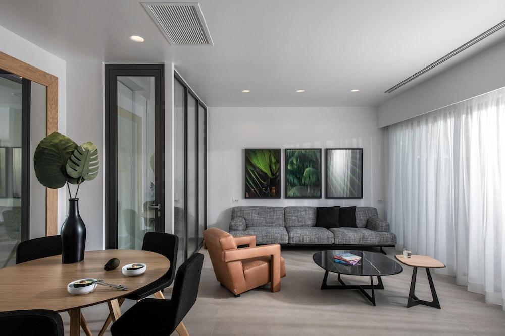 Made By The Sea Villas 17 Bdrm