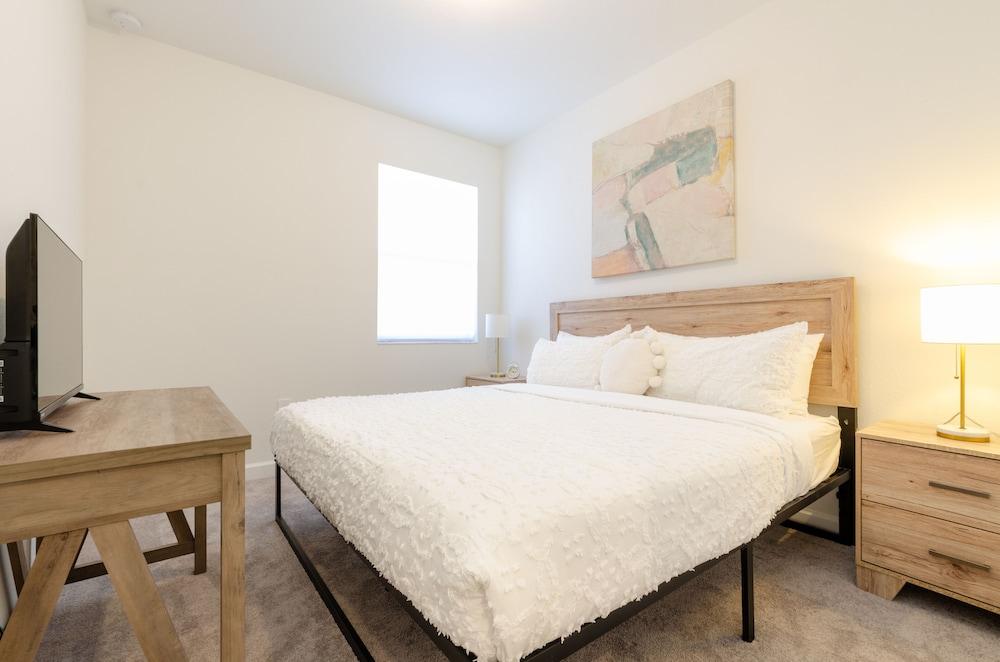 Glamorous 4BR New & Modern near FL Keys