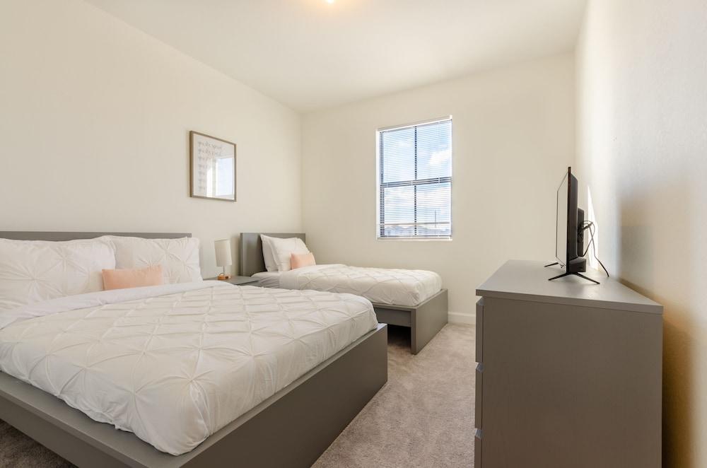 Glamorous 4BR New & Modern near FL Keys