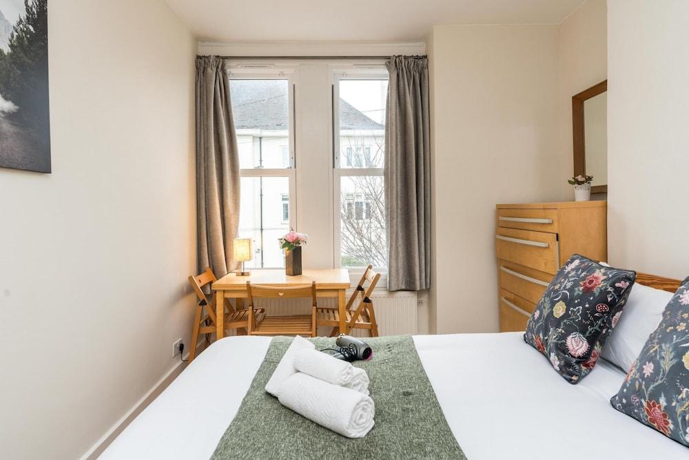 Spectacular 2BD Flat in Shepherds Bush