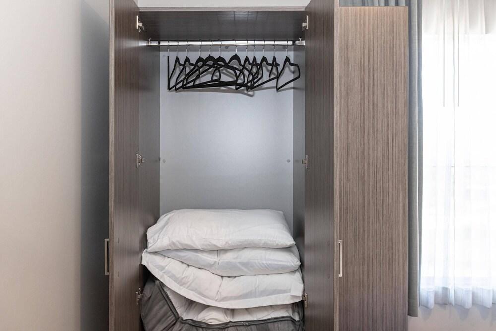 204 Stylish King Bed Suite