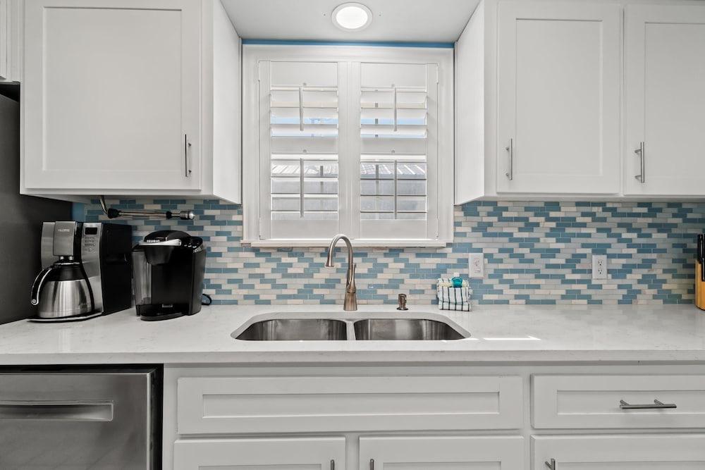 Contemporary Bungalow / West End PCB / Available Now! / Perfect for Family