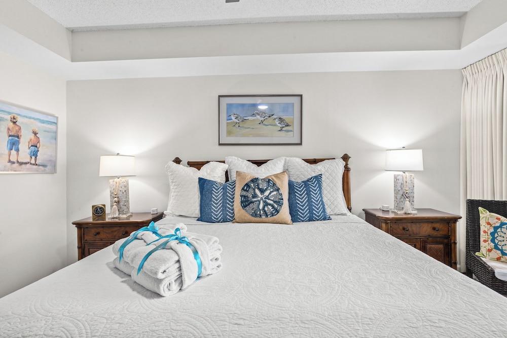 Fun In The Sun! Crescent at Miramar - Gulf Front+beach Chairs