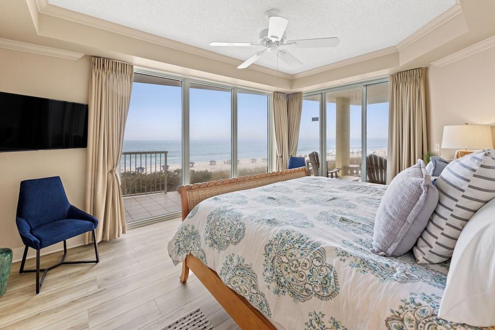 Elegant 4BD 4Ba With Stunning Ocean Views and Direct Beach & Pool Access