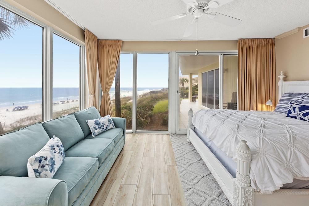 Elegant 4BD 4Ba With Stunning Ocean Views and Direct Beach & Pool Access