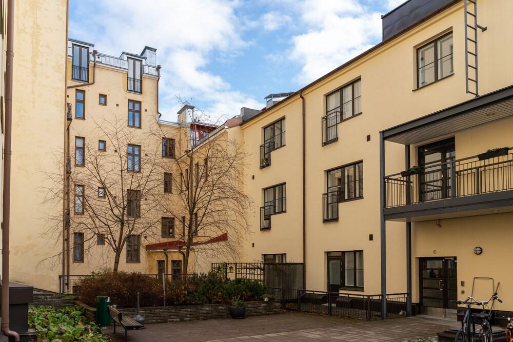 Spacious studio with sauna in Ullanlinna