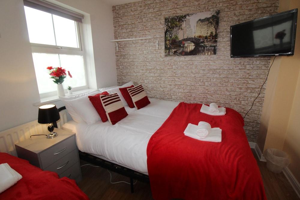 Harriers Grove House