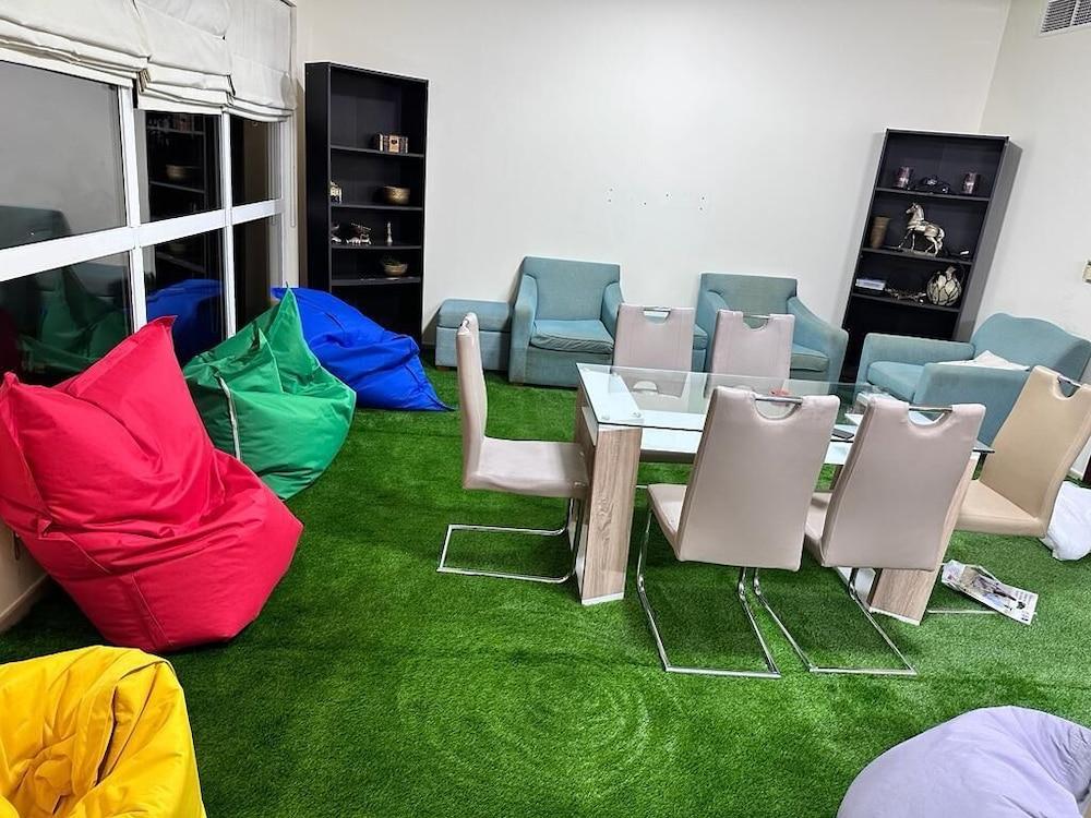 Business Backpackers JBR