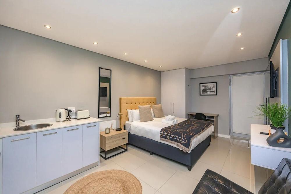 Stylish and Modern Studio in the Beachfront