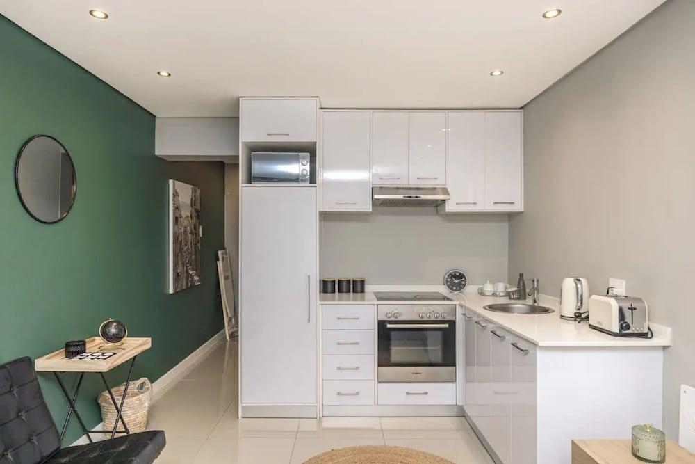 Stylish and Modern Studio in the Beachfront