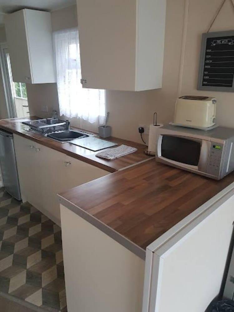 Lovely 2-bed Chalet at Robinhood Retreat Free Park