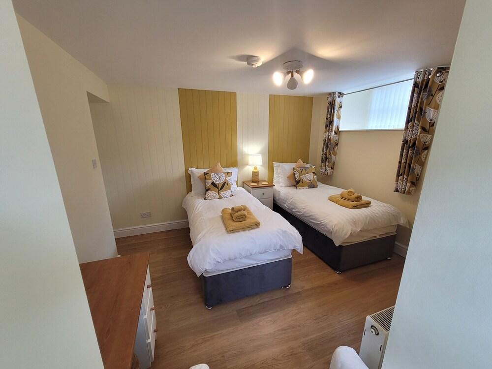 Llys Aeron Guest House