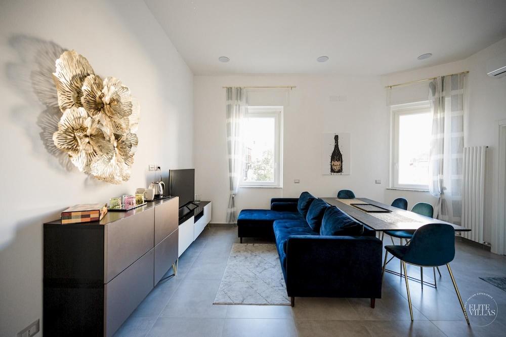 Poerio 98 Luxury Apartment