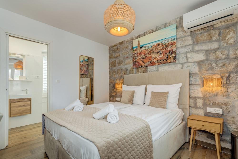 InMotion Luxury Rooms