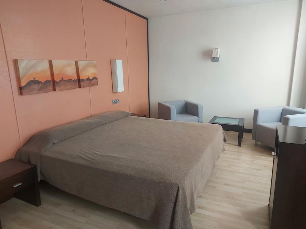 Hotel Puerta de Ocaña