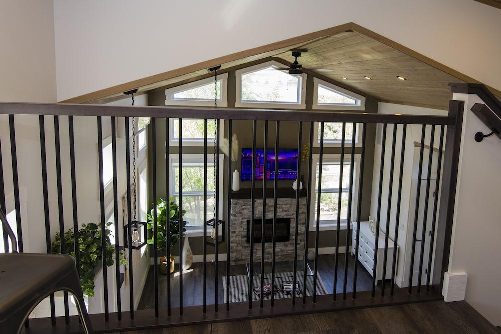 Luxury Loft Cottage In Manitou Beach