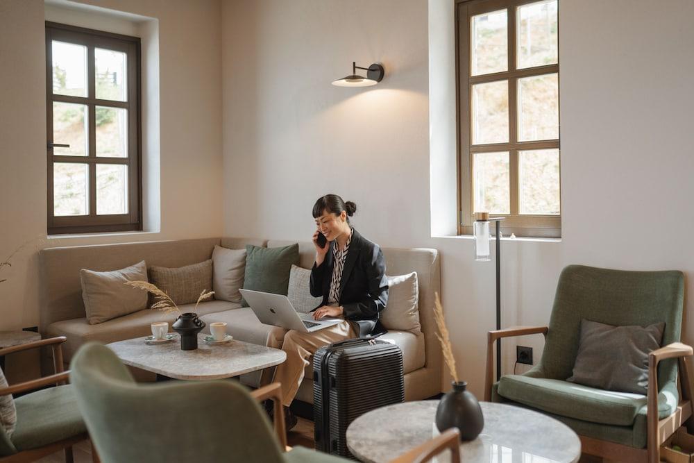 Unedo All Seasons Hotel