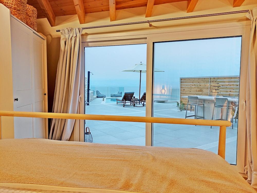Sea & Cliff Luxury Suites byCorfuescapes