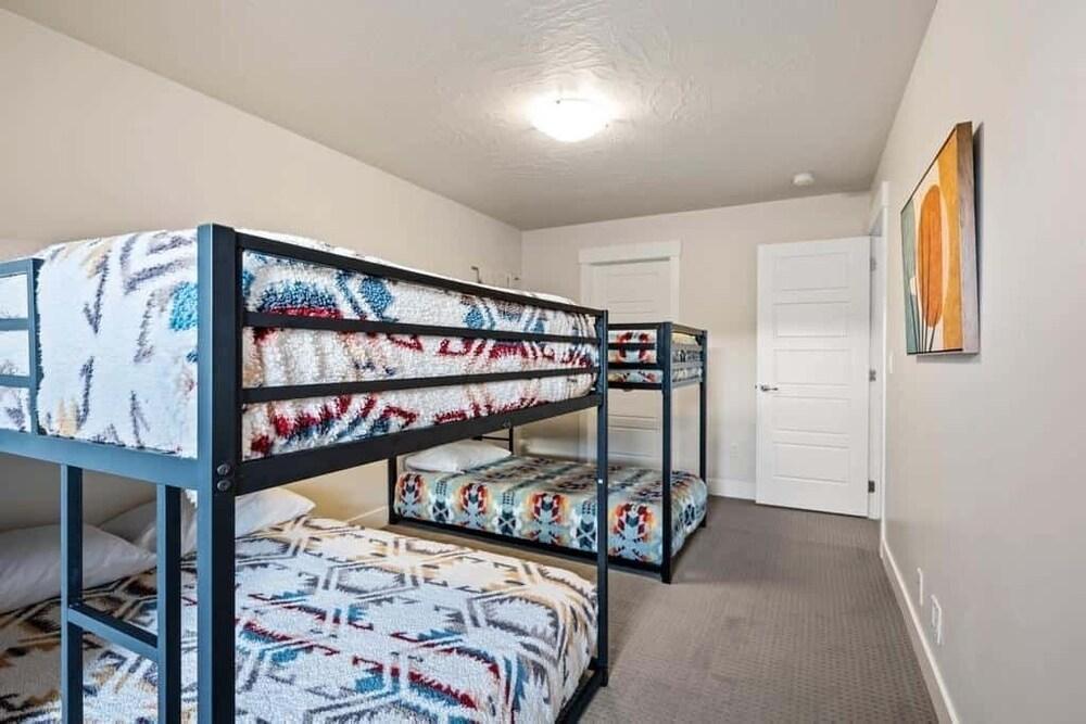 Modern Oasis 5 Bedroom Townhouse