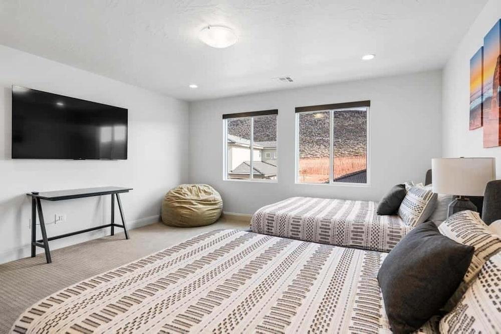 Sunshine Shack 5 Bedroom Home