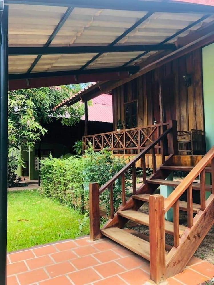 The moon kampot boutique