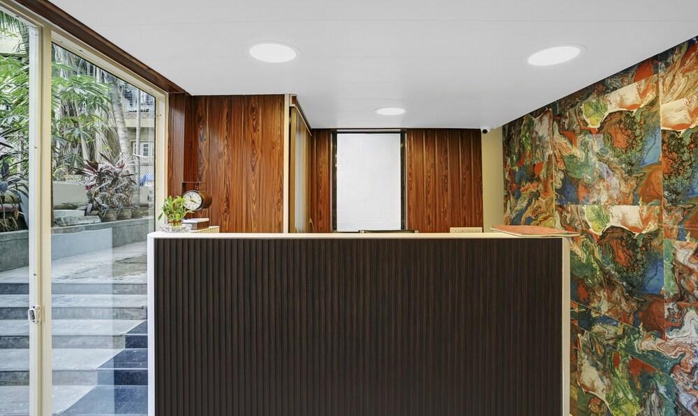 Treebo Trend Freedom Star, Vile Parle