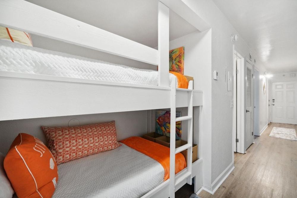 Summit Unit 204 1 Bedroom Condo by Redawning