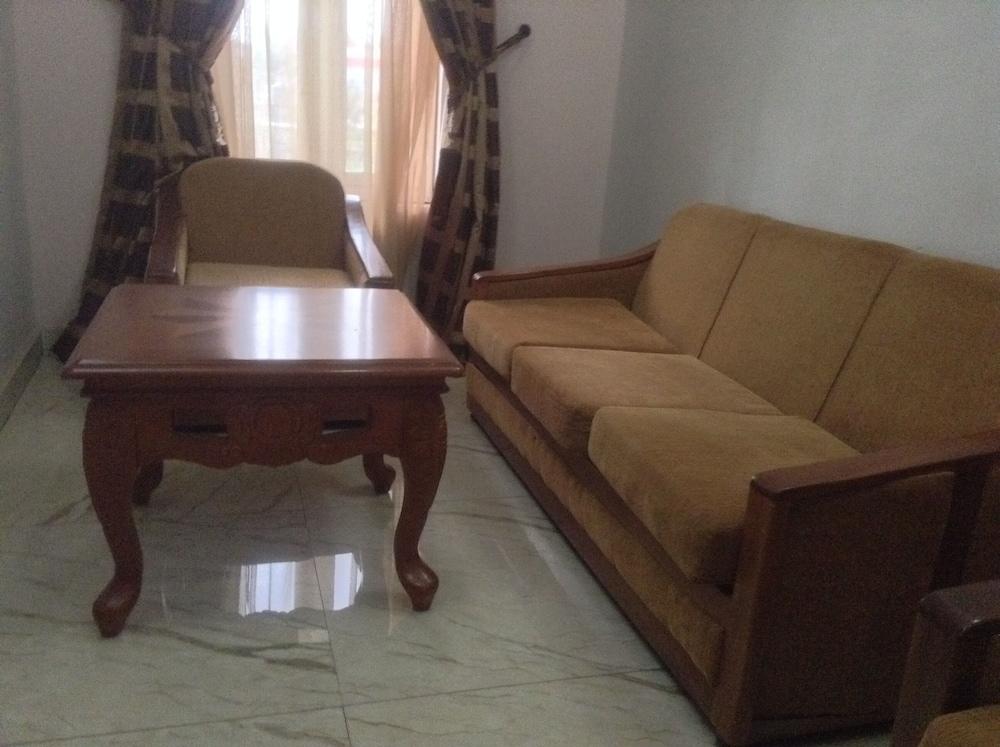 Nue Crest Hotel & Suites