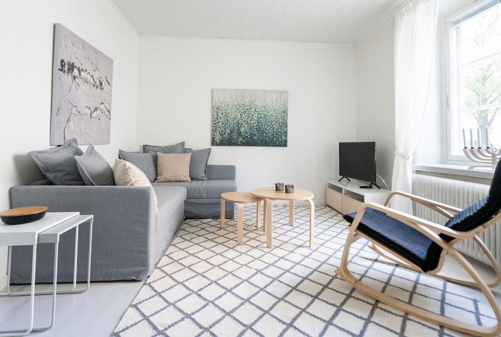 Luminous 1br next to Puu-Vallilla
