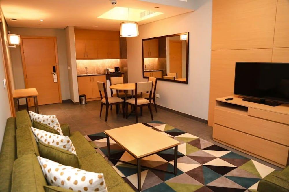 Ayla Ibri Hotel and Mall