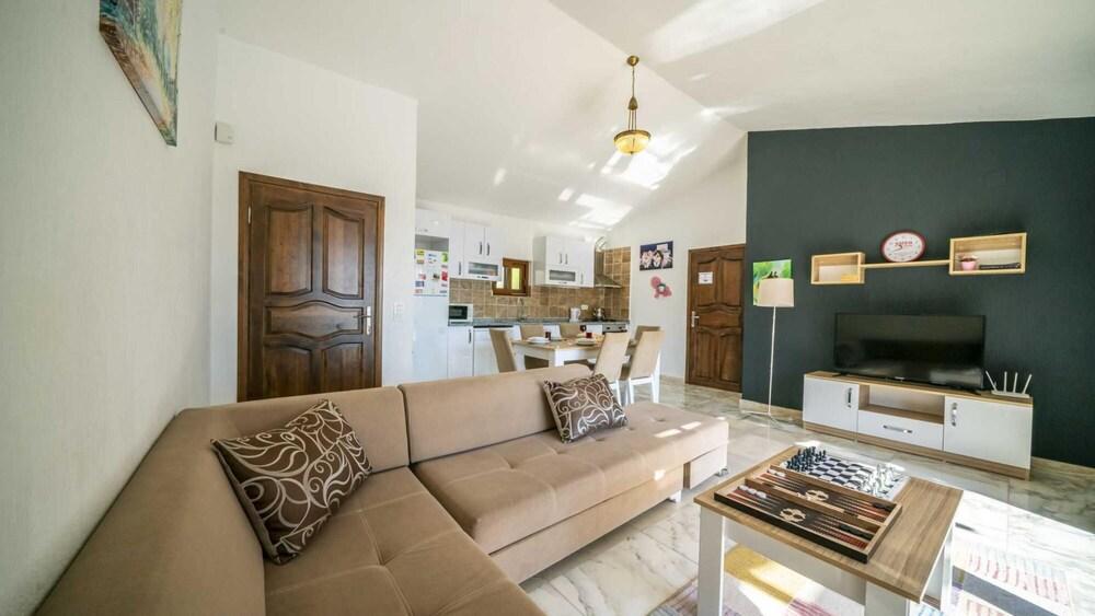 Sleek Villa With Pool Backyard Jacuzzi in Kas