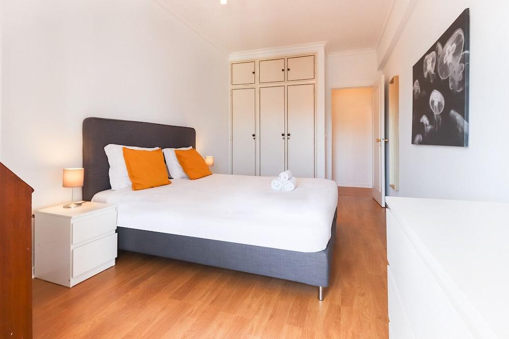 Oeiras Balcony by Homing