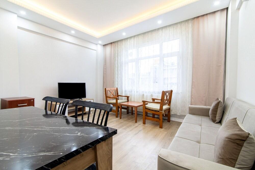 Modern Flat Close to Osmanbey Metro Station