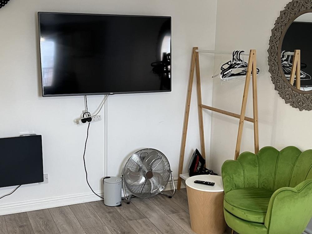 Impeccable 2-bed Apartment in Erith