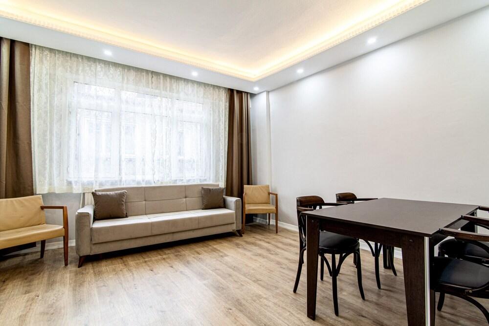 Comfy Apartment With Central Location in Sisli