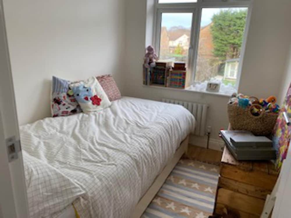 Newly Refurbished 4-bed House in Bournemouth