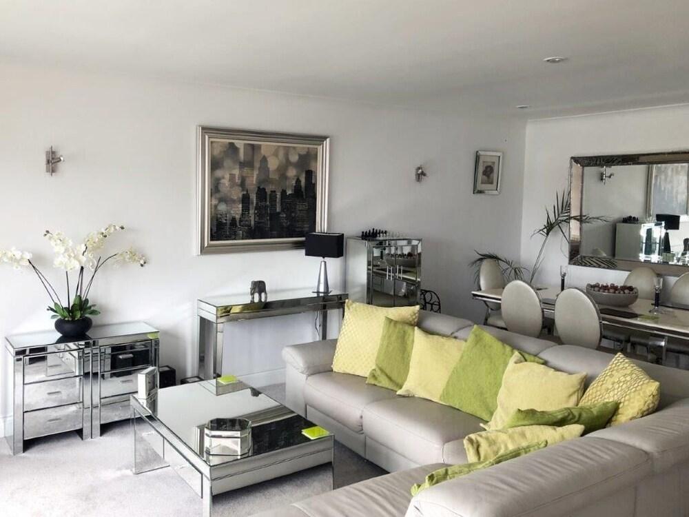 Marina Retreat Waterfront