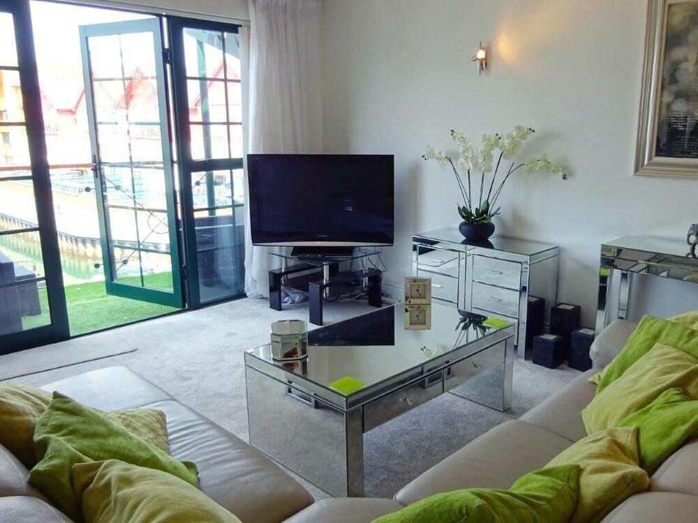 Marina Retreat Waterfront