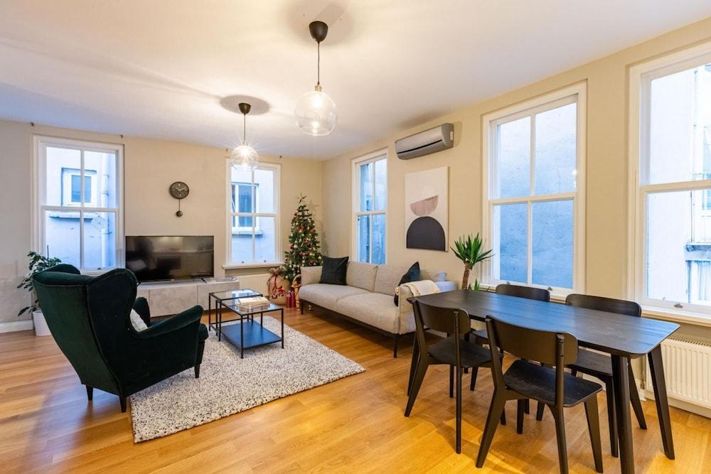 Mesmerizing Flat With Bosphorus View