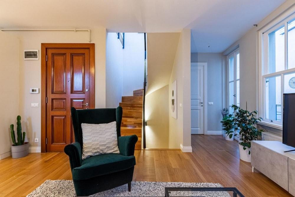 Mesmerizing Flat With Bosphorus View