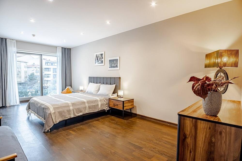 Modern 1bdr Residence With Pool, Gym Parking